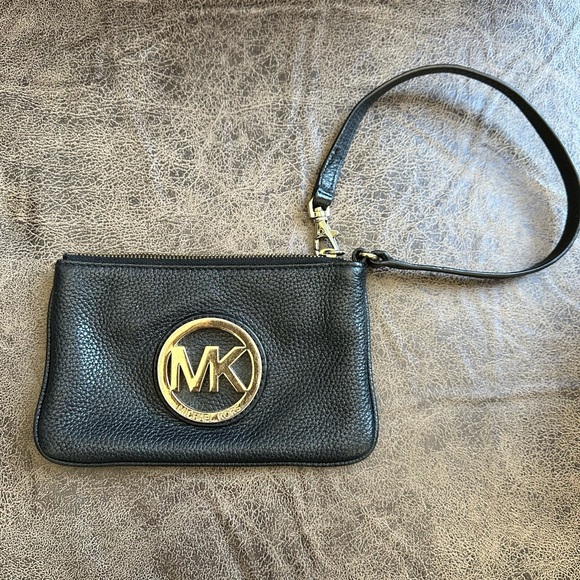 Michael Kors Leather Zip Wallet - Picture 1 of 6